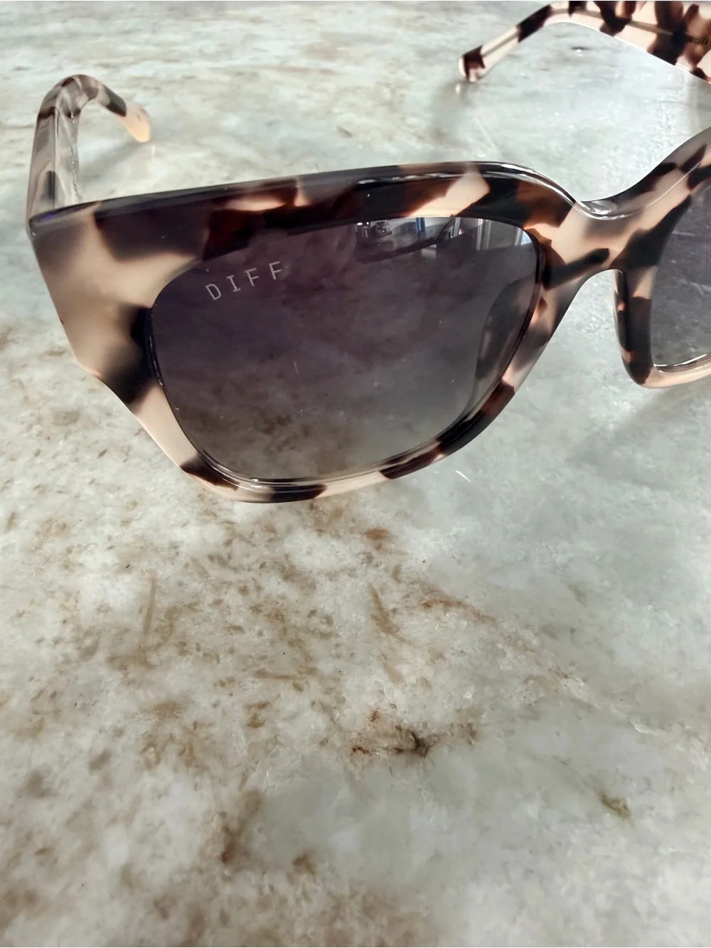 Diff Eyewear Women's BELLA II Cream Tortoise Gray Gradient Sunglasses